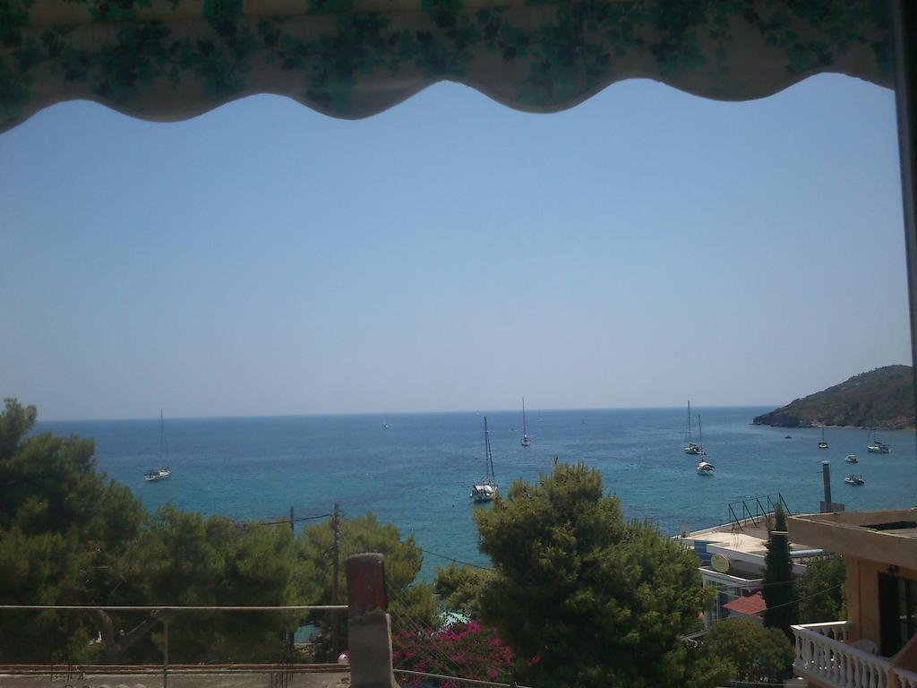 Hotel Liberty 1 Agia Marina  Exteriör bild