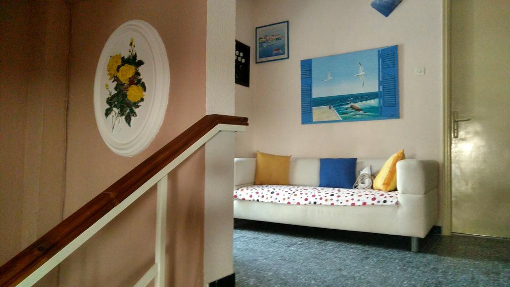 Hotel Liberty 1 Agia Marina  Exteriör bild